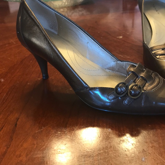 Tahari One Inch Heel - Picture 2 of 5